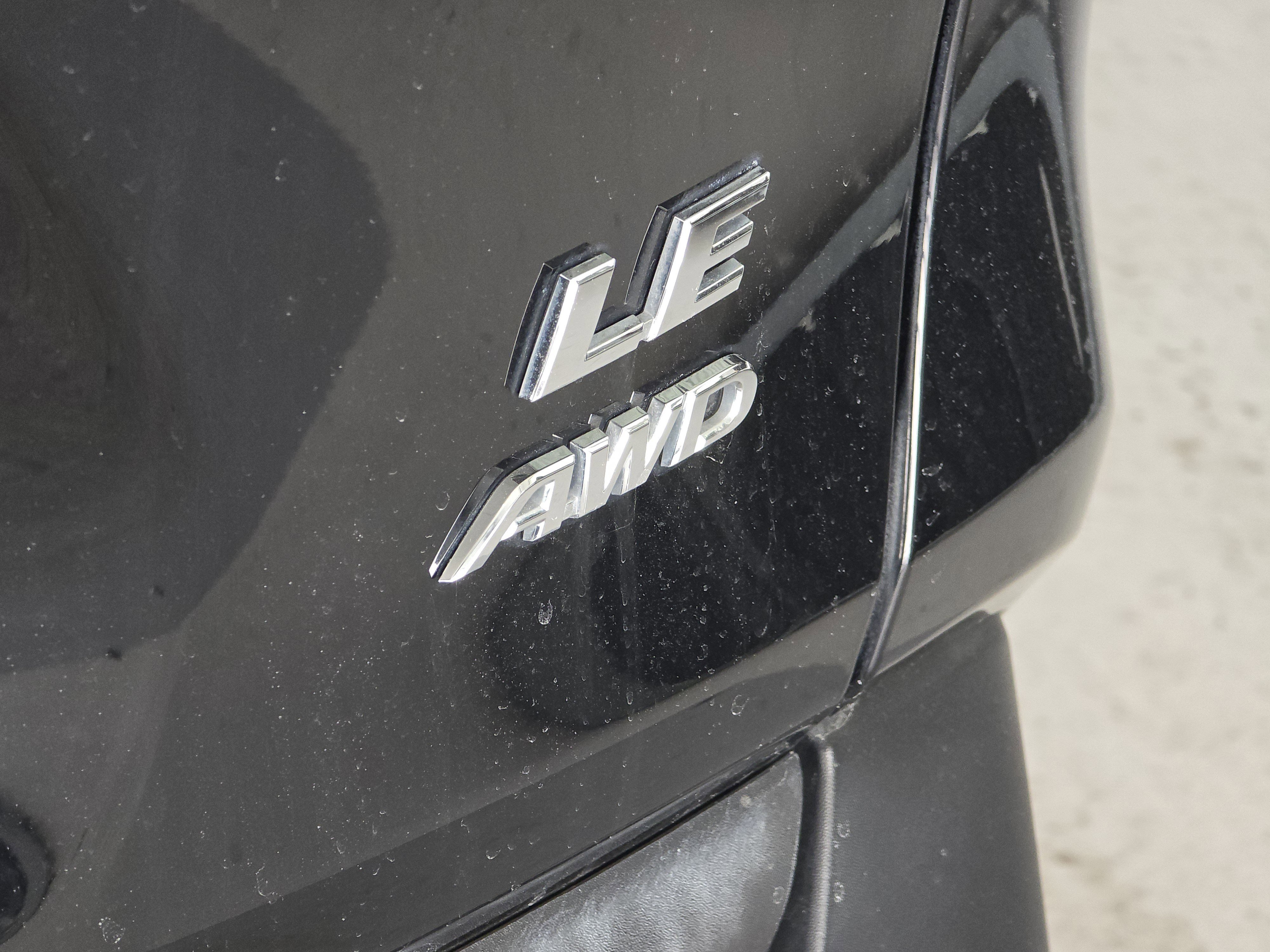 Used 2022 Toyota RAV4 LE image 14