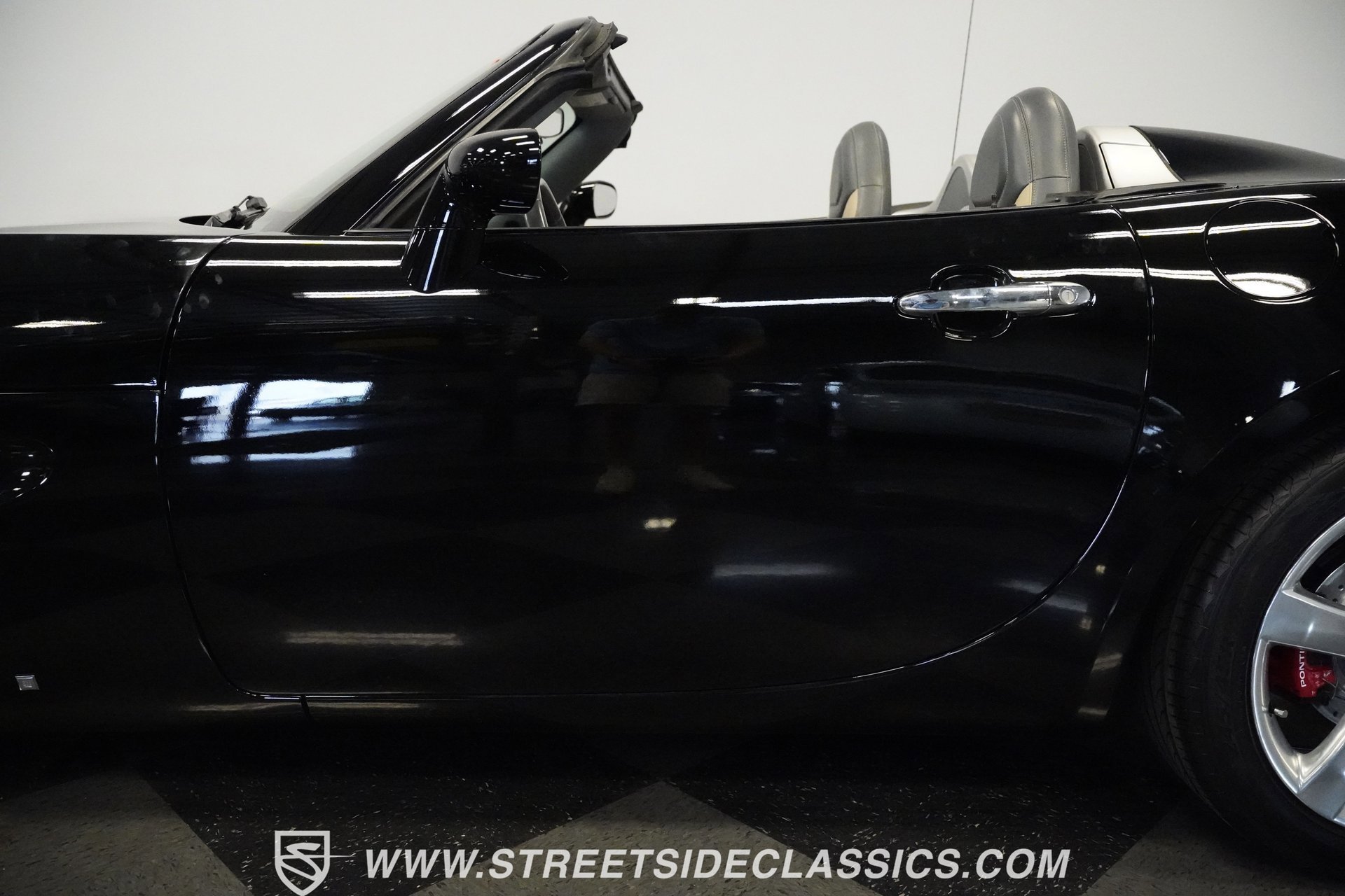 Used 2006 Pontiac Solstice Convertible w/ Premium Package image 27