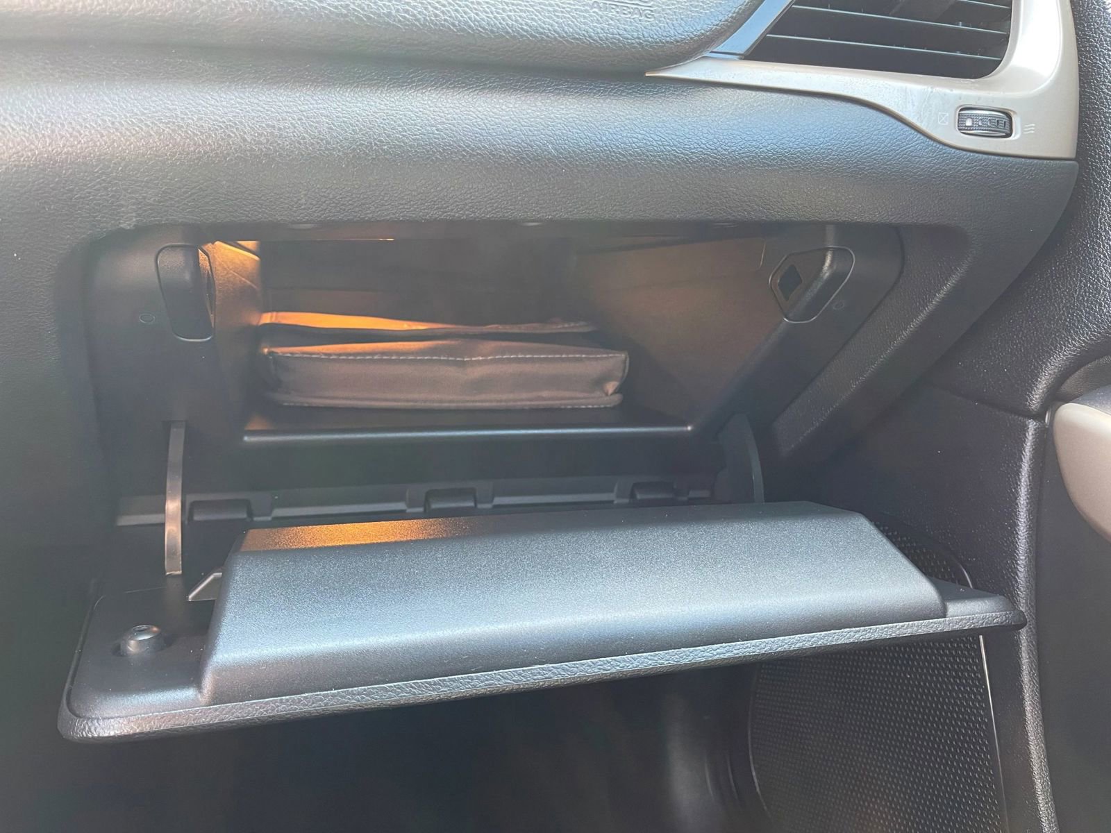 Used 2017 Jeep Cherokee Latitude w/ True North Edition image 16