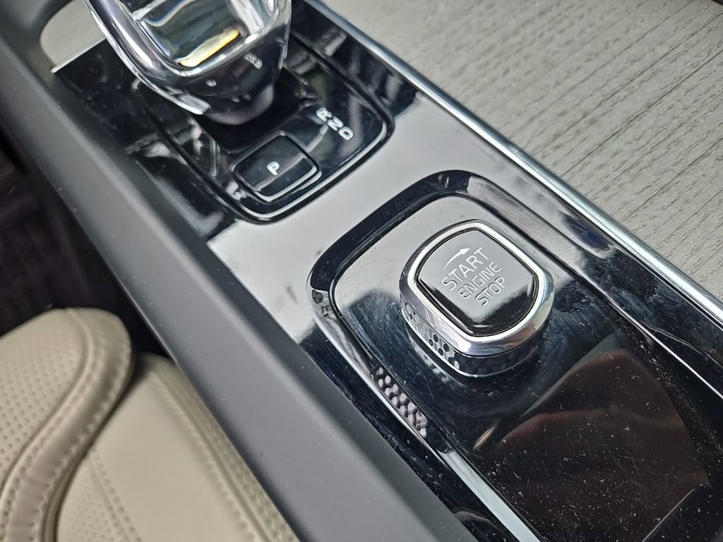 Certified 2024 Volvo V60 B5 Cross Country Ultimate image 18