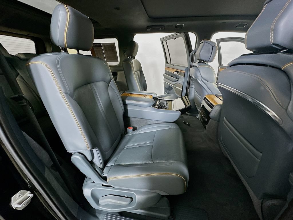Used 2022 Jeep Grand Wagoneer Series II w/ Premium Group II AWD/4WD image 10