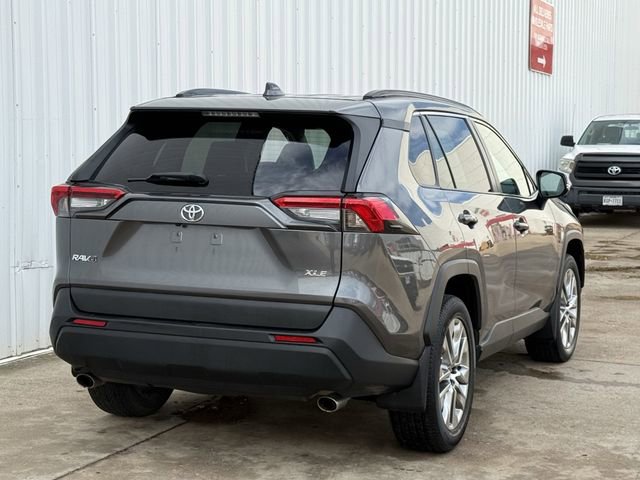 Used 2021 Toyota RAV4 XLE Premium FWD image 4