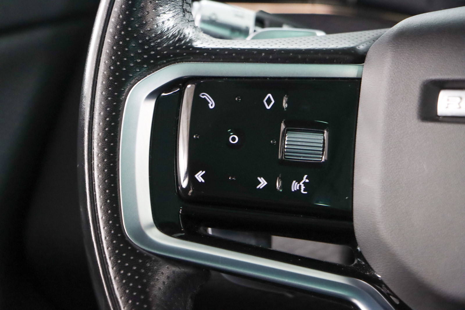 Used 2022 Land Rover Range Rover Evoque R-Dynamic S image 13