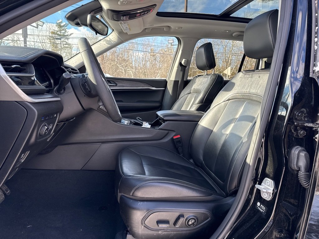 Used 2022 Jeep Grand Cherokee Limited 4xe image 8