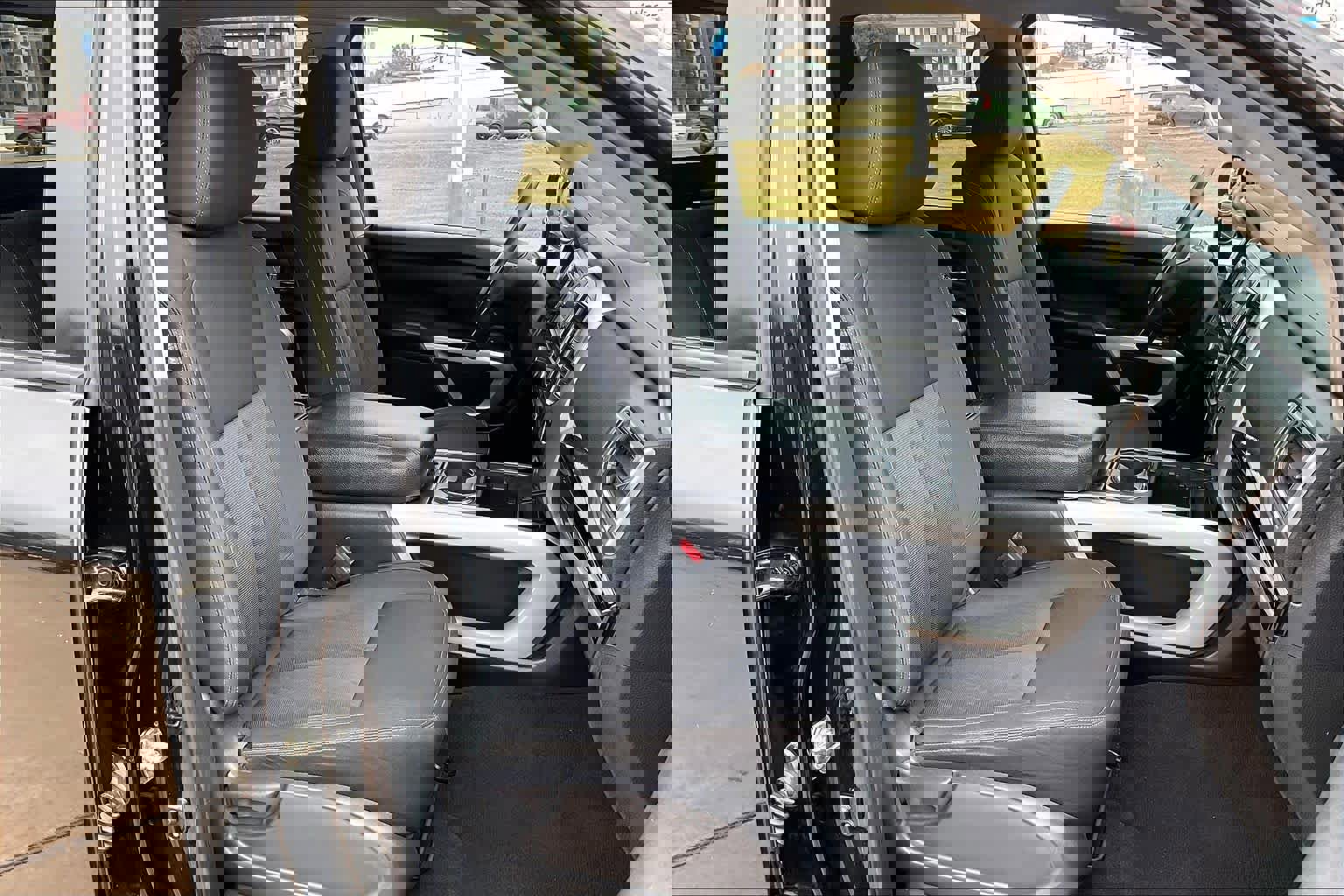 Used 2017 Nissan Titan SV image 7