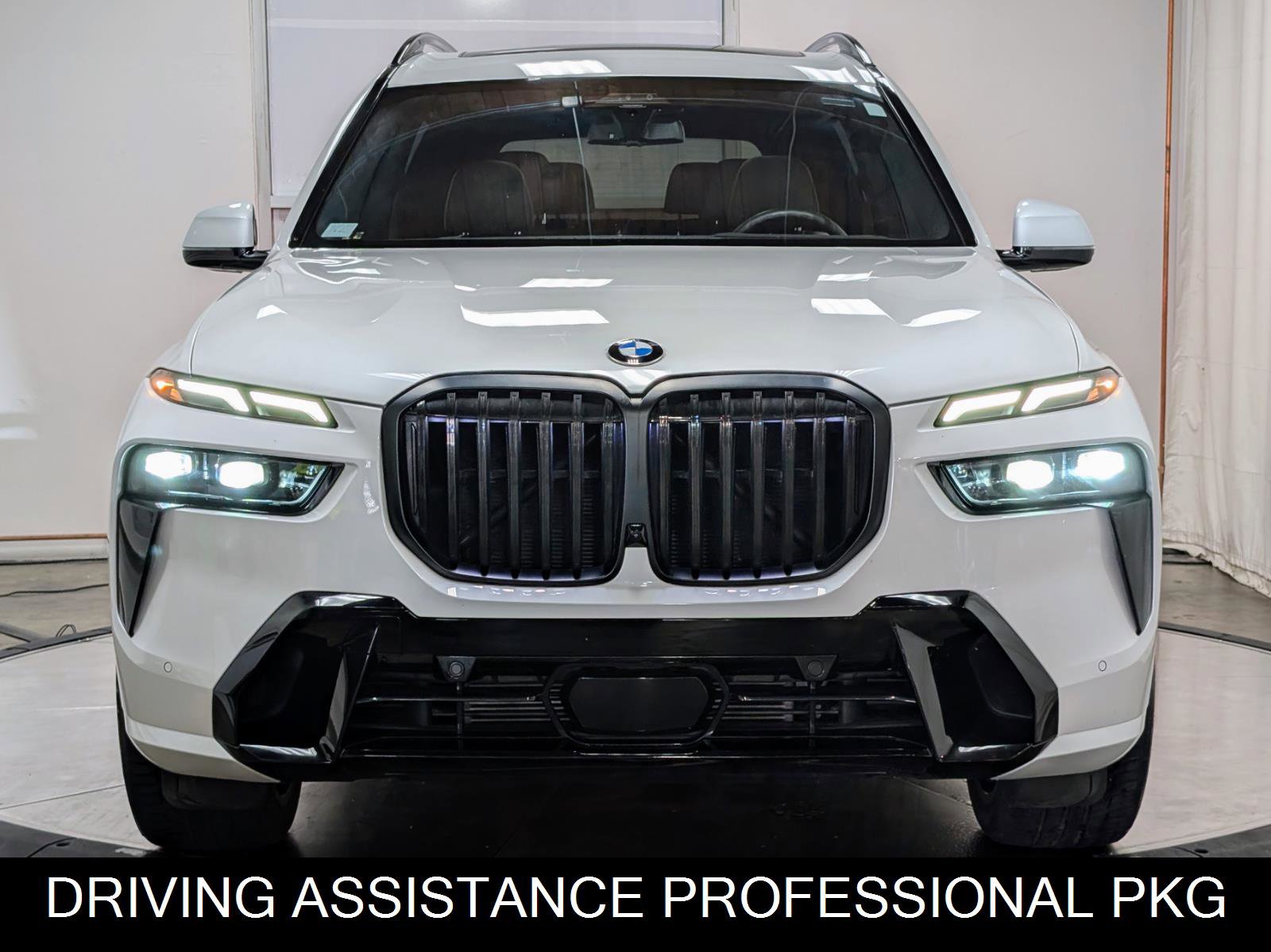 Used 2023 BMW X7 xDrive40i w/ M Sport Package image 3