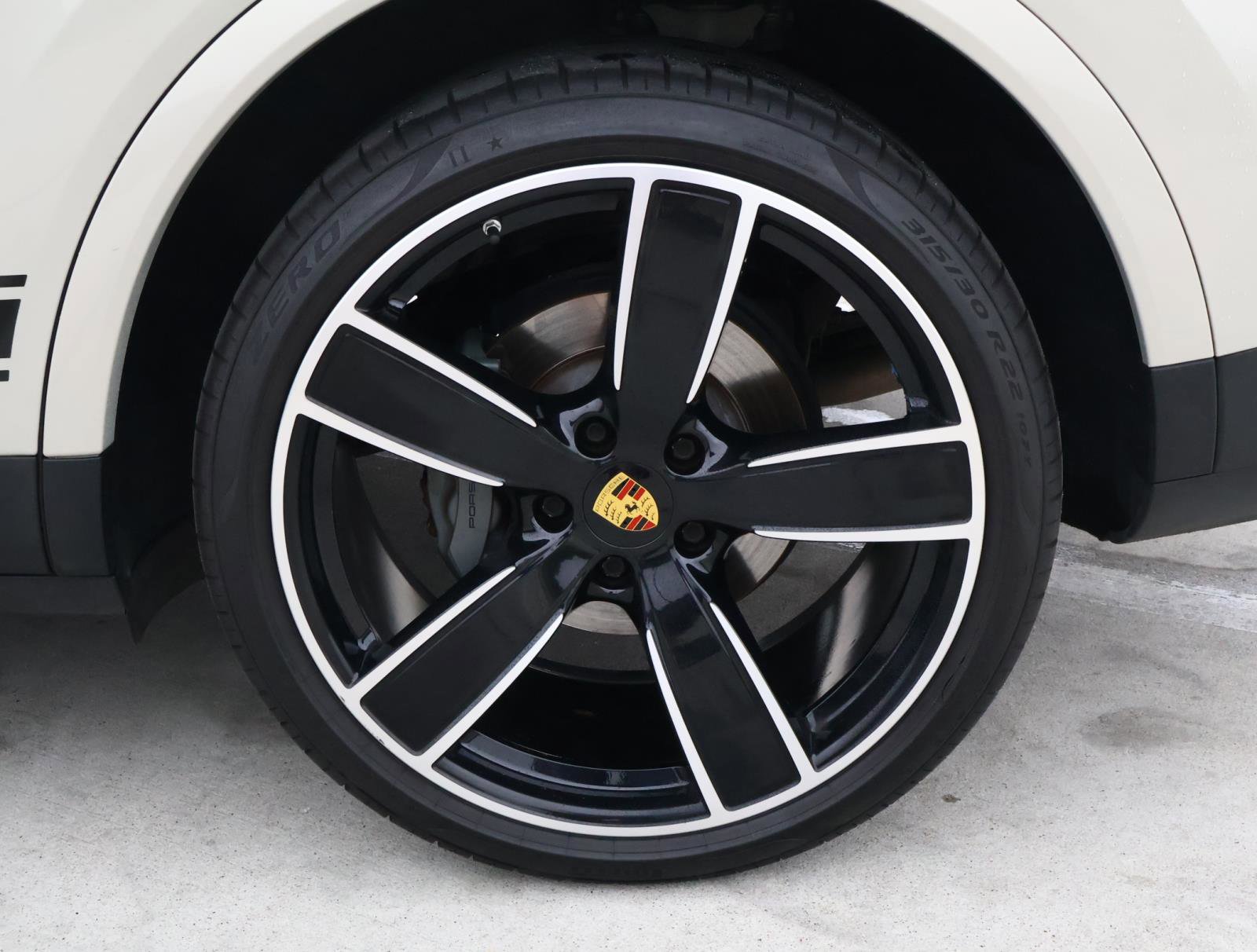 Used 2021 Porsche Cayenne S AWD/4WD image 9