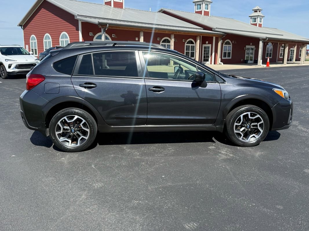 Used 2017 Subaru Crosstrek 2.0i Premium image 4