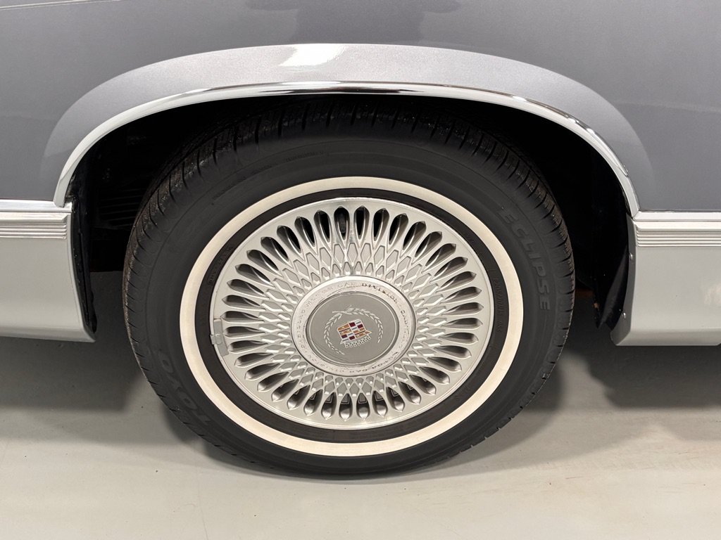 Used 1990 Cadillac Fleetwood Sedan FWD image 32