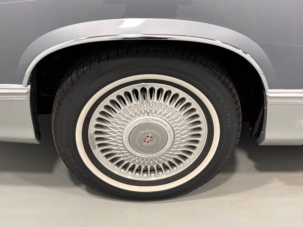 Used 1990 Cadillac Fleetwood Sedan image 32