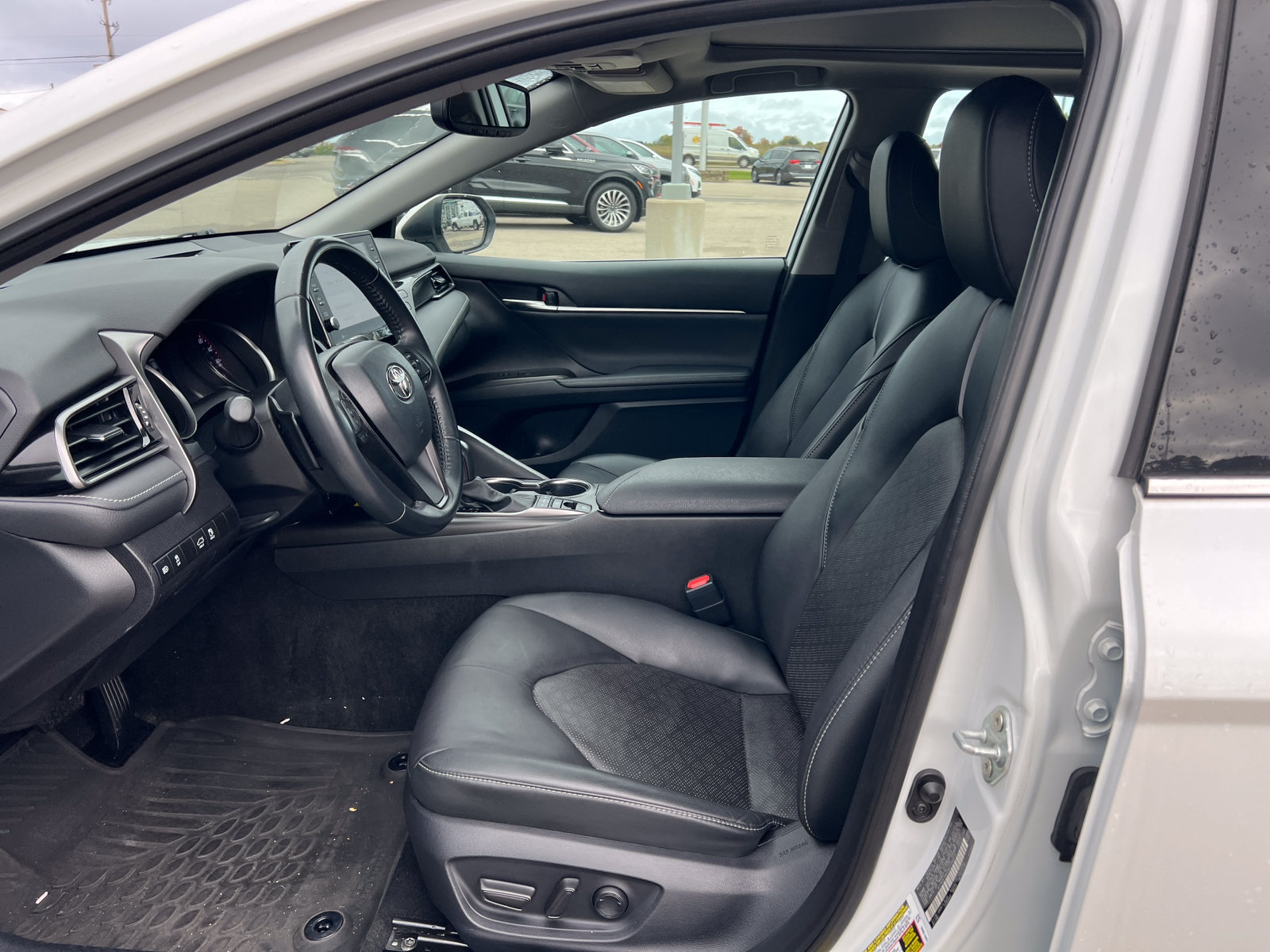 Used 2022 Toyota Camry XSE FWD image 4