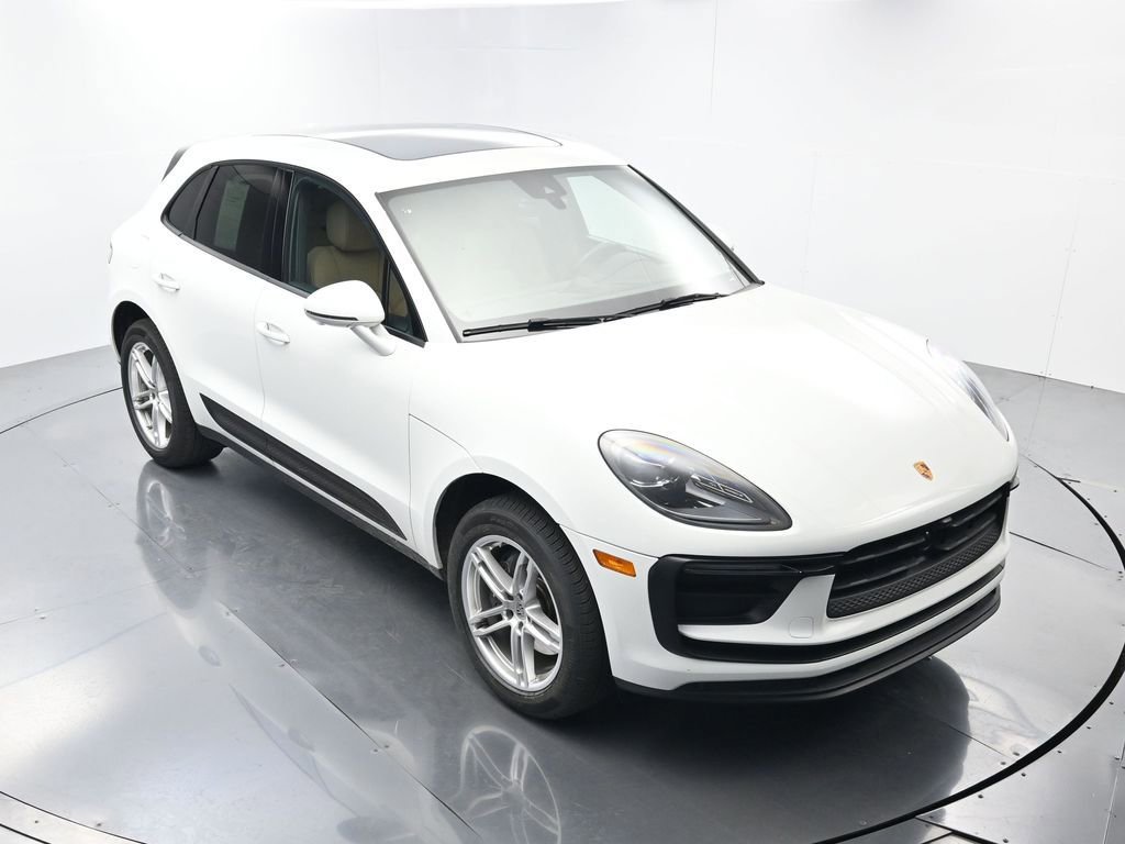 Certified 2023 Porsche Macan AWD/4WD image 42