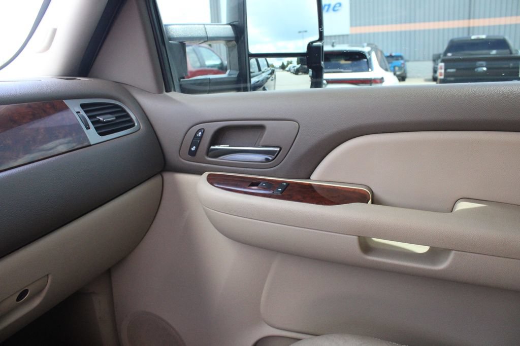 Used 2009 GMC Sierra 2500 SLT w/ Entertainment Package AWD/4WD image 18