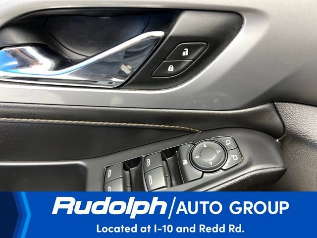 Used 2021 Chevrolet Traverse LT image 11