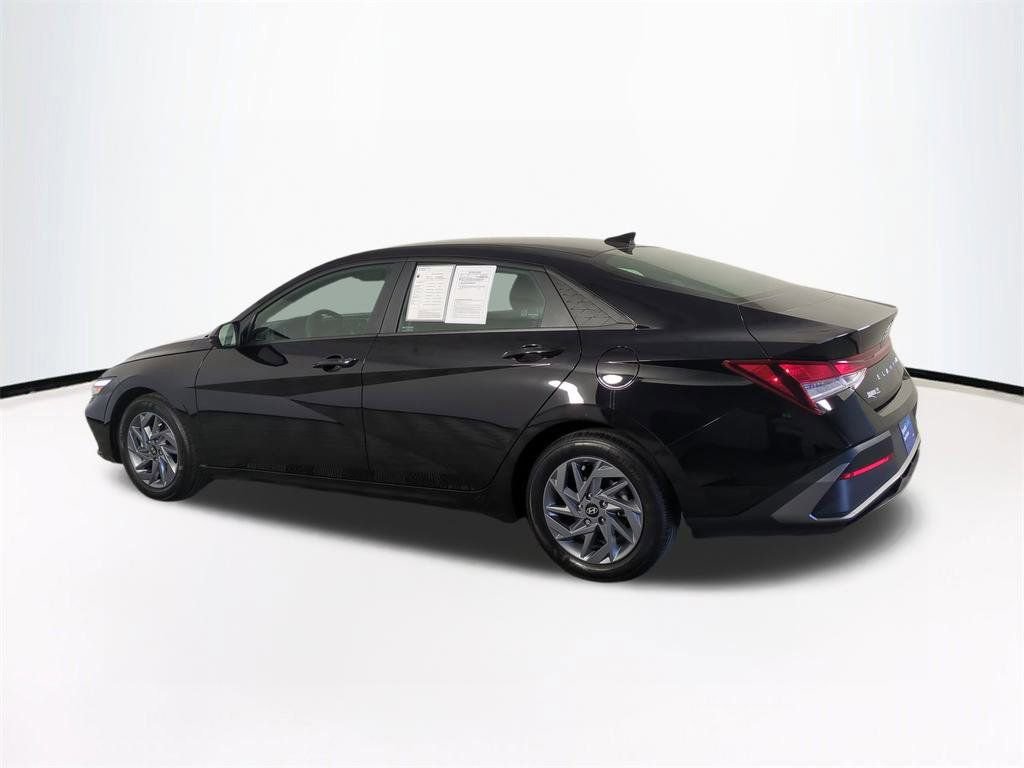 Certified 2024 Hyundai Elantra SEL image 7
