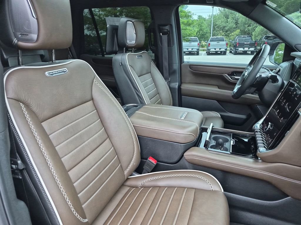 Certified 2025 GMC Yukon Denali Ultimate AWD/4WD image 37