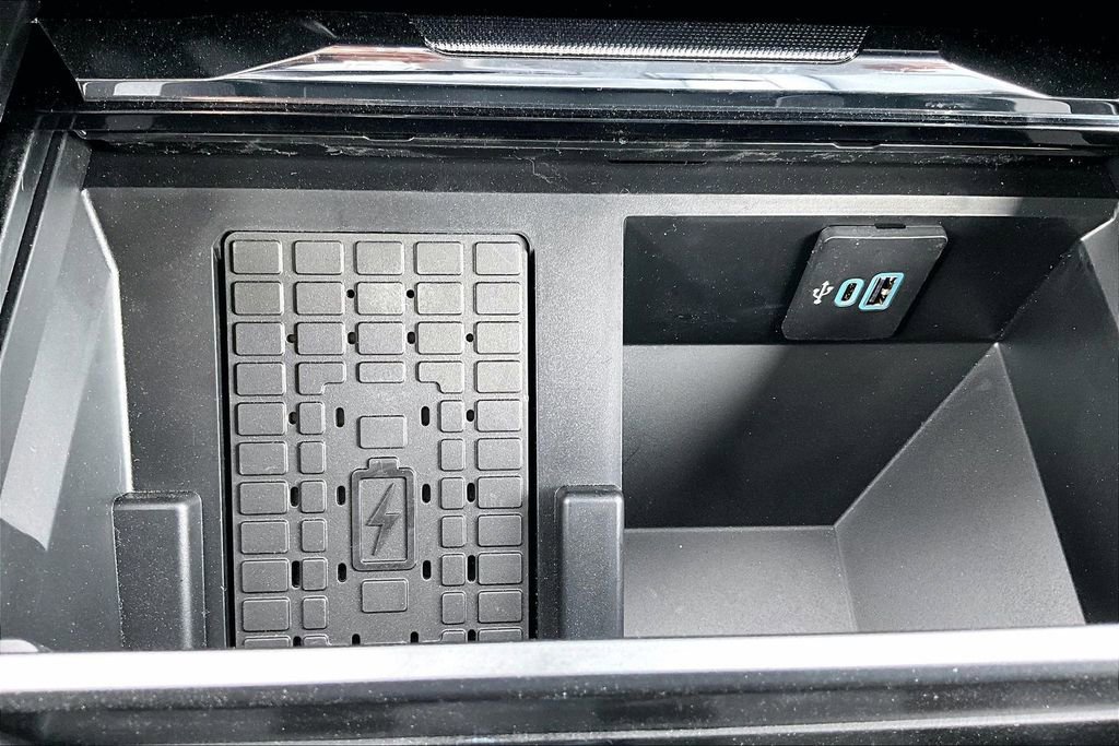 New 2026 Ford F250 Lariat w/ Black Appearance Package image 24