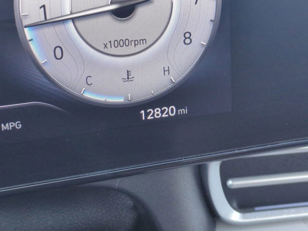 Certified 2024 Hyundai Elantra Limited FWD image 36