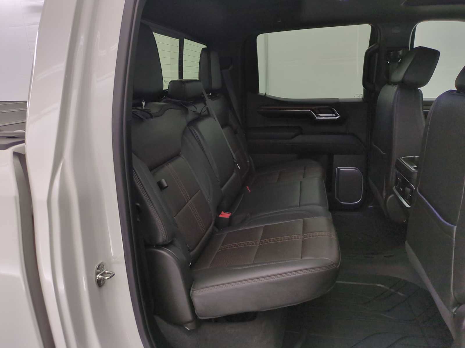 Used 2024 Chevrolet Silverado 1500 High Country w/ High Country Premium Package AWD/4WD image 20