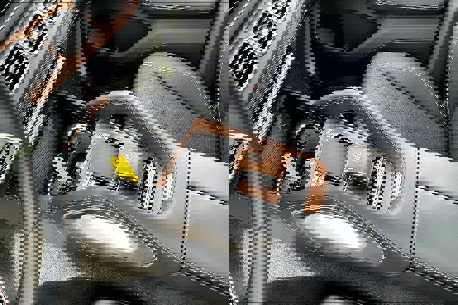 Used 2024 Mercedes-Benz Maybach GLS 600 4MATIC image 17