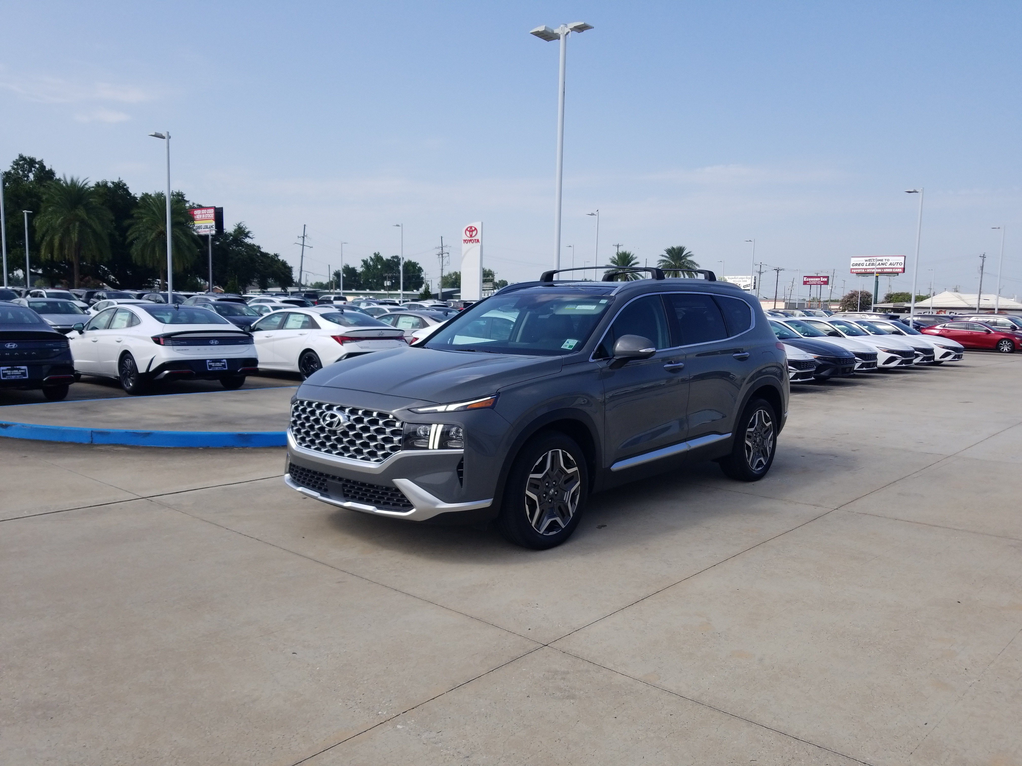 Used 2021 Hyundai Santa Fe Limited FWD image 3