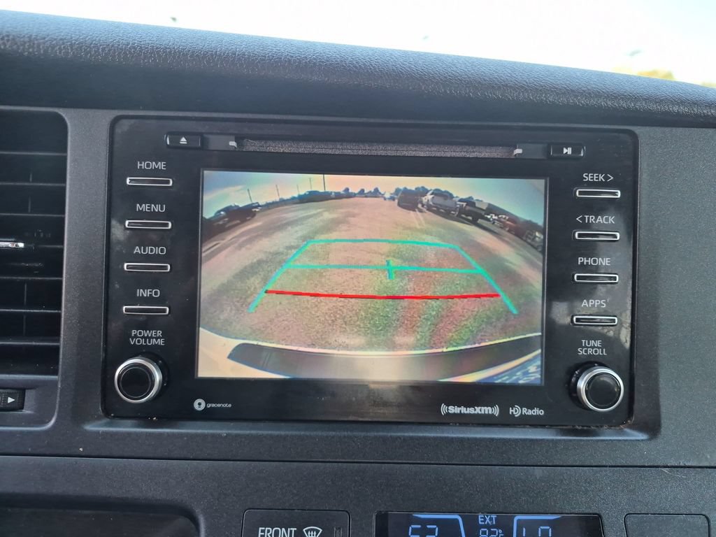 Used 2018 Toyota Sienna LE w/ Carpet Mat Package FWD image 24