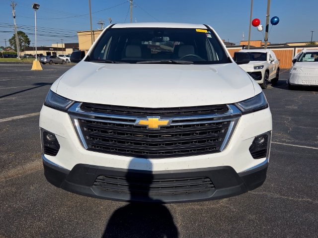 Used 2023 Chevrolet Traverse LS FWD image 2