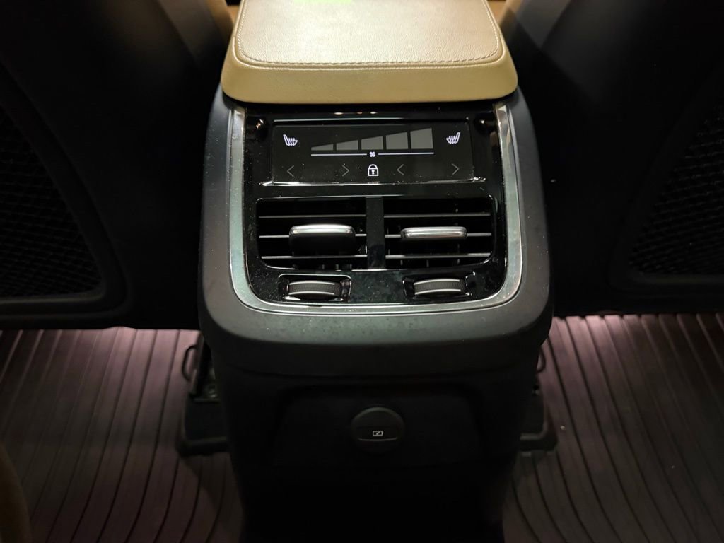 Used 2022 Volvo XC90 T8 Inscription w/ Lounge Package image 19