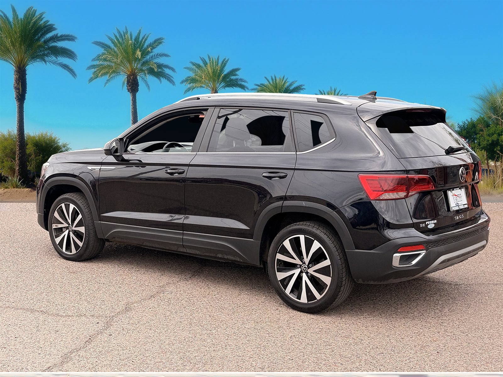 Used 2024 Volkswagen Taos SE FWD image 4