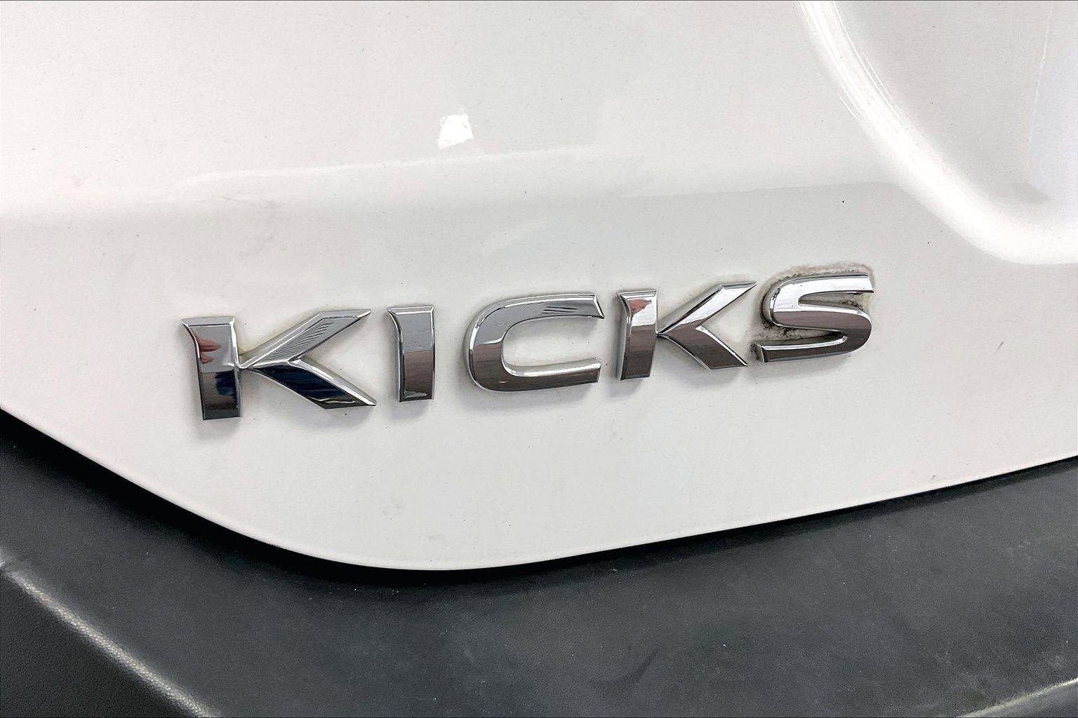Used 2020 Nissan Kicks S image 13