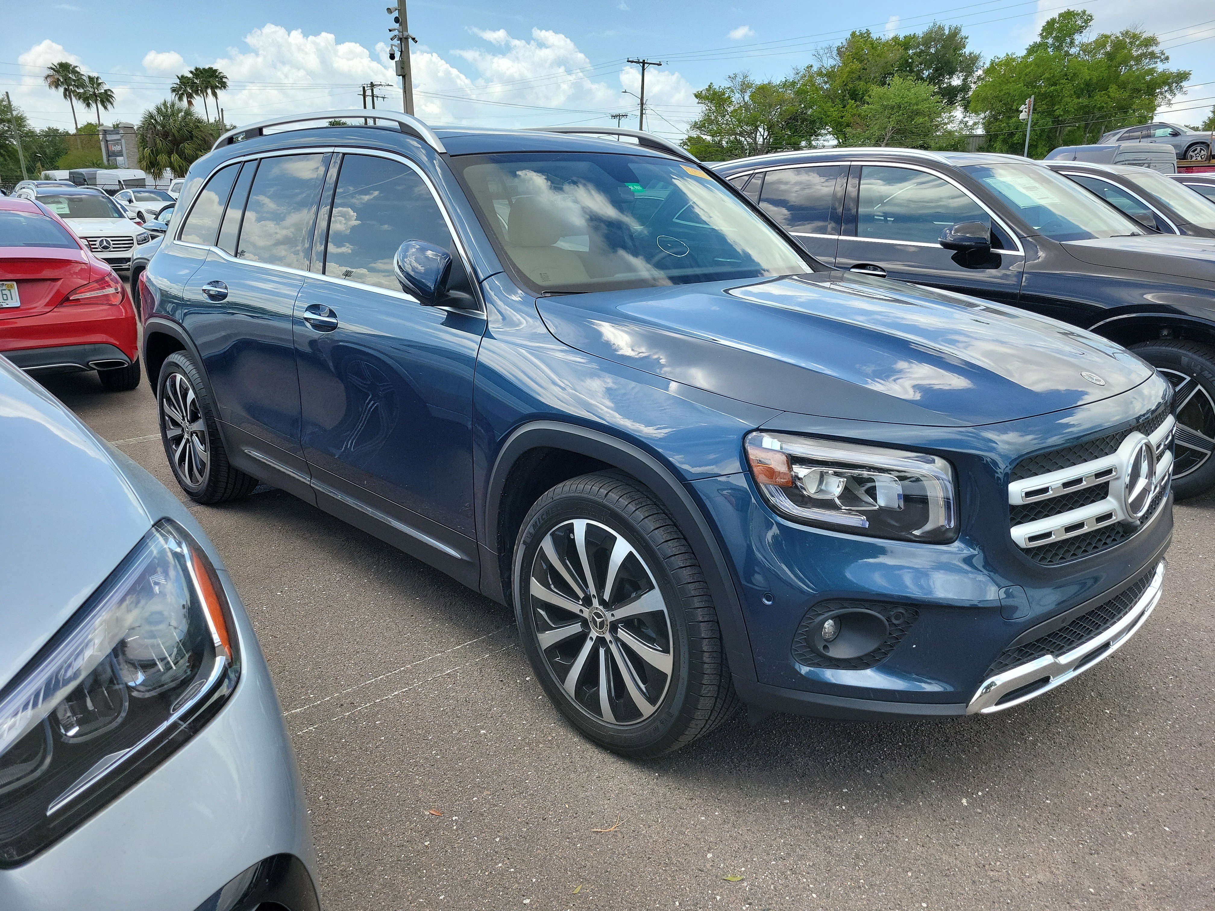 Used 2023 Mercedes-Benz GLB 250 image 2