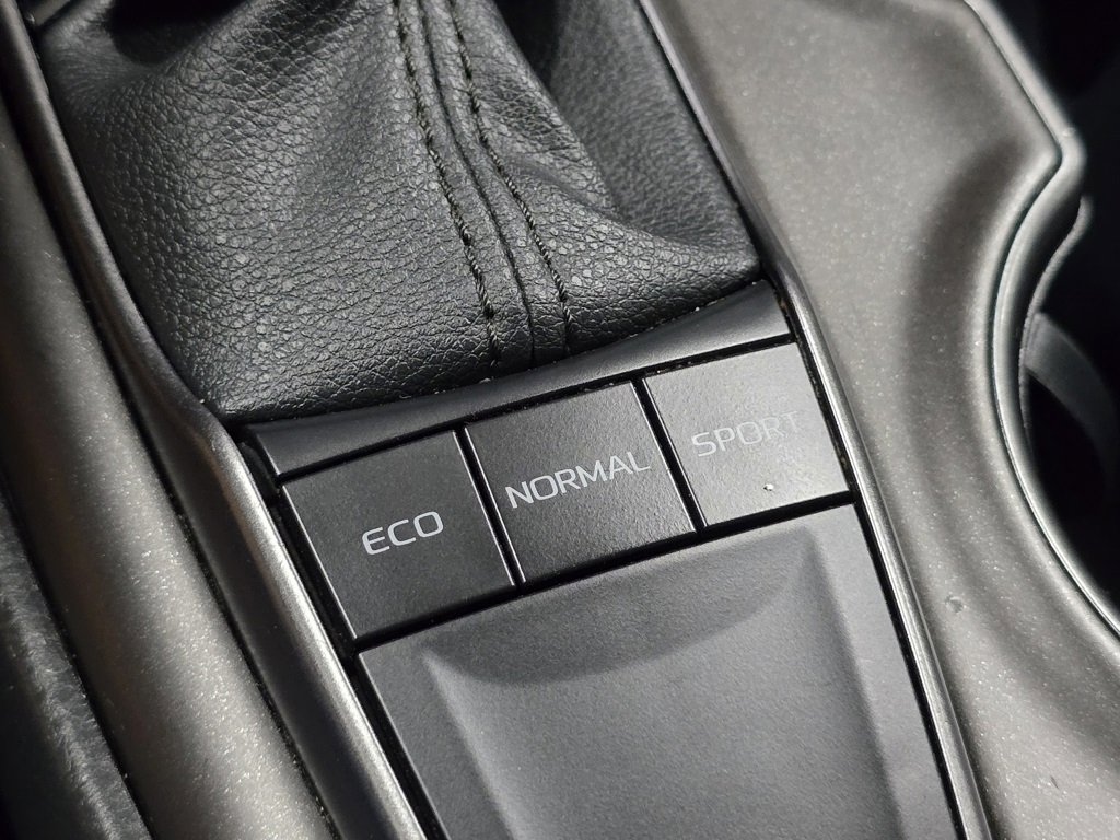 Used 2024 Toyota Camry SE image 6