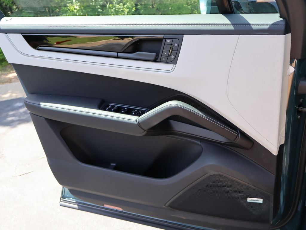 New 2026 Porsche Cayenne GTS AWD/4WD image 37