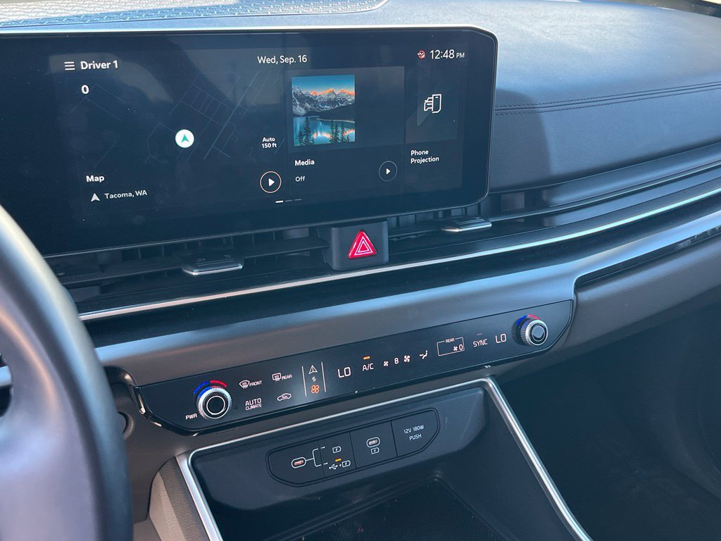 Used 2025 Kia Carnival FWD image 18
