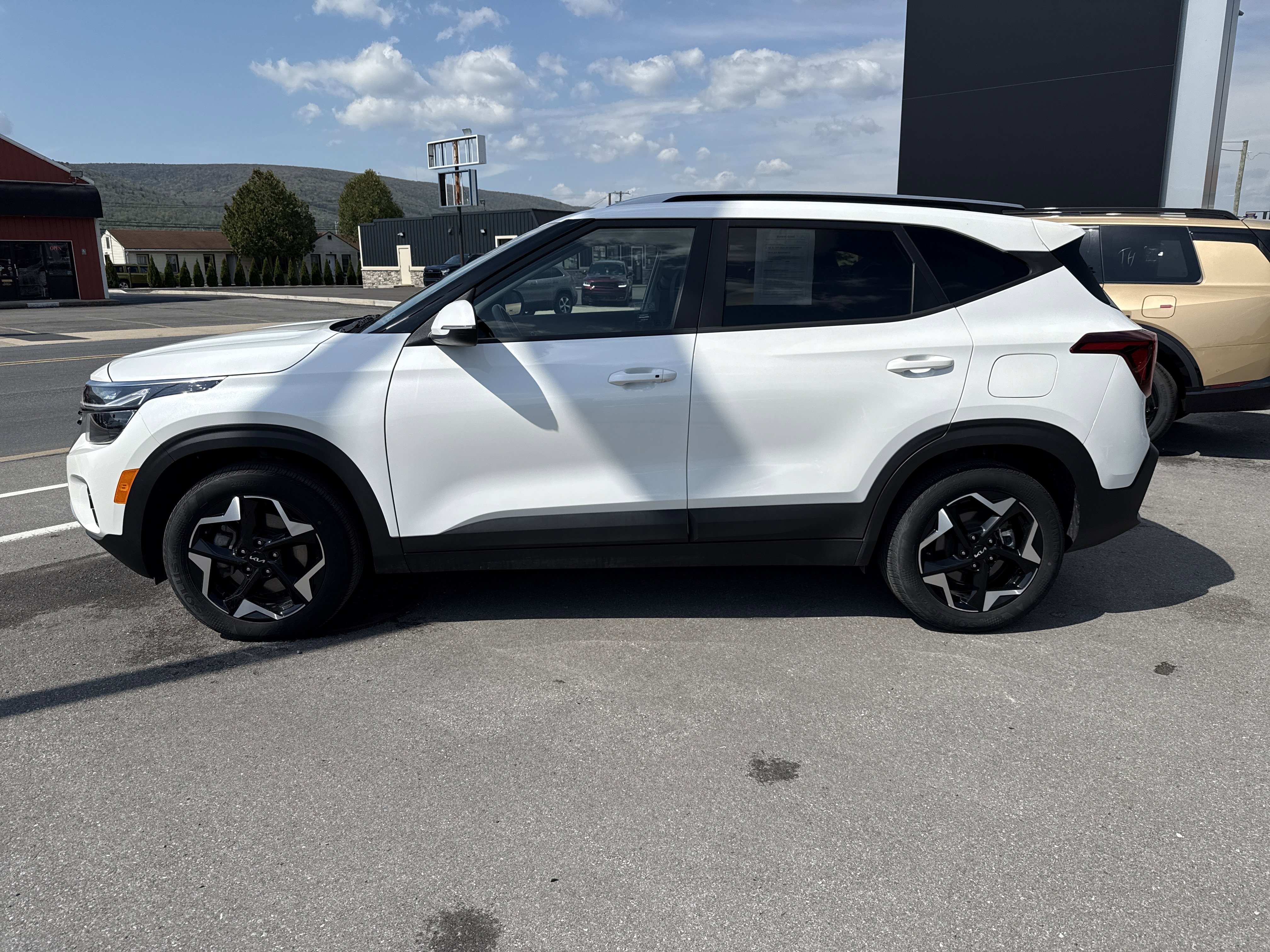 Certified 2025 Kia Seltos S AWD/4WD image 13