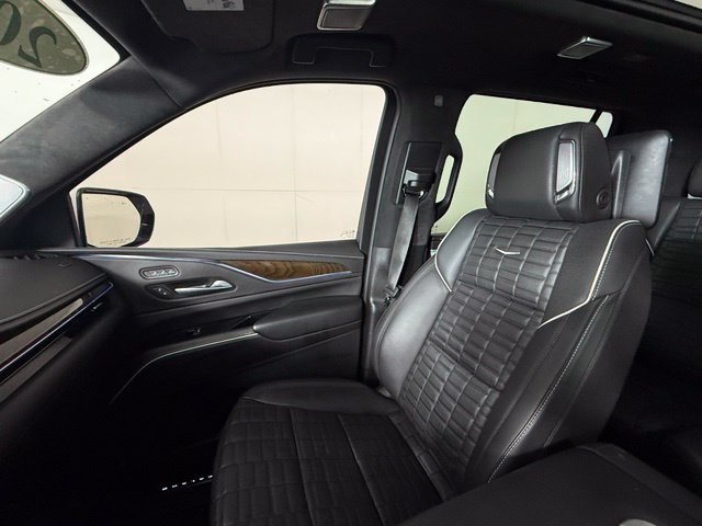Used 2024 Cadillac Escalade Sport Platinum w/ LPO, ONYX Package AWD/4WD image 15