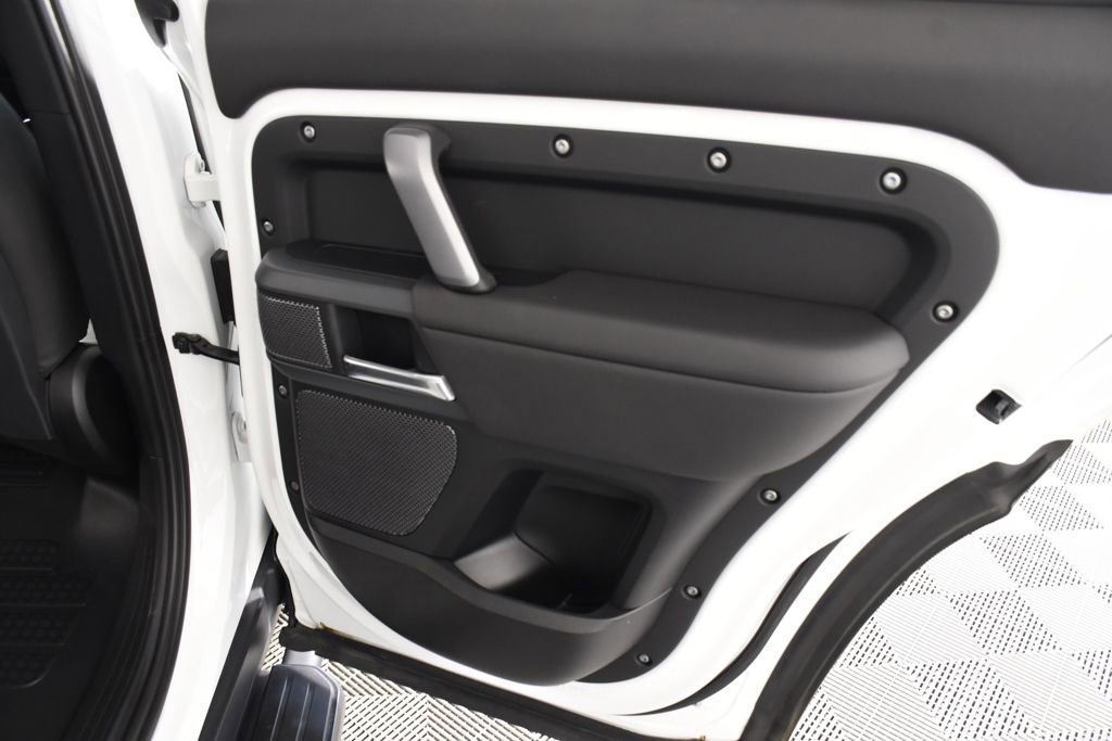 Used 2024 Land Rover Defender 110 X-Dynamic SE image 21