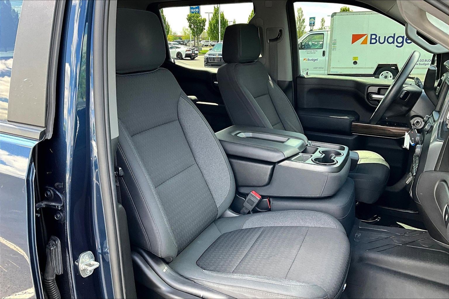 Used 2020 Chevrolet Silverado 1500 LT w/ LT Value Package AWD/4WD image 29