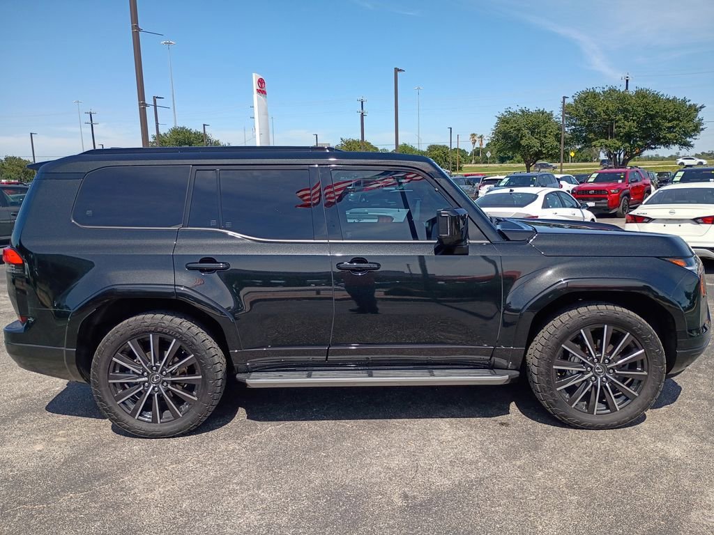 Used 2024 Lexus GX 550 w/ Accessory Package (Z1) AWD/4WD image 4