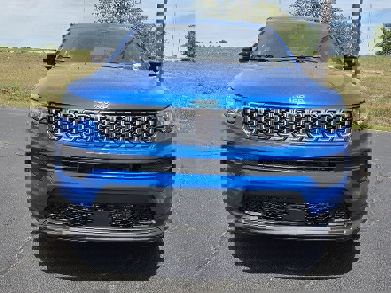 Used 2025 Jeep Compass Sport image 2