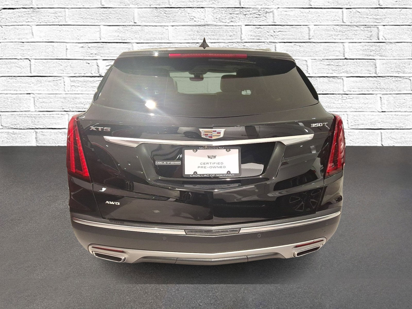 Certified 2023 Cadillac XT5 Premium Luxury w/ Technology Package AWD/4WD image 4