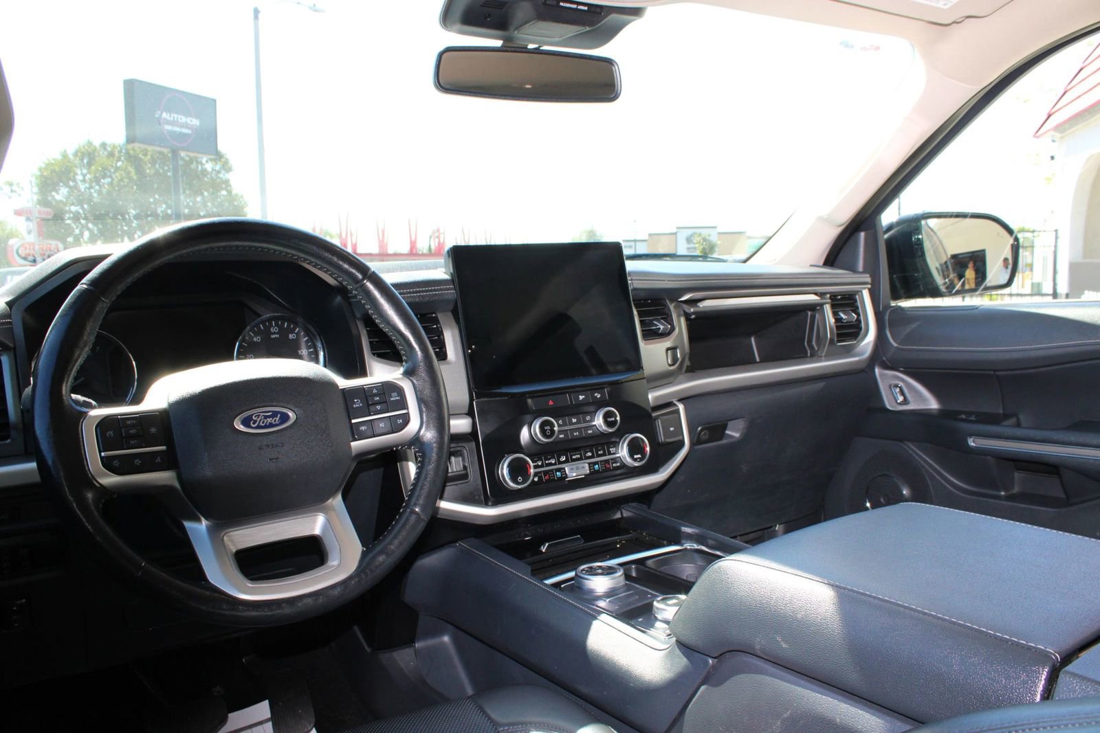 Used 2023 Ford Expedition Max XLT image 19