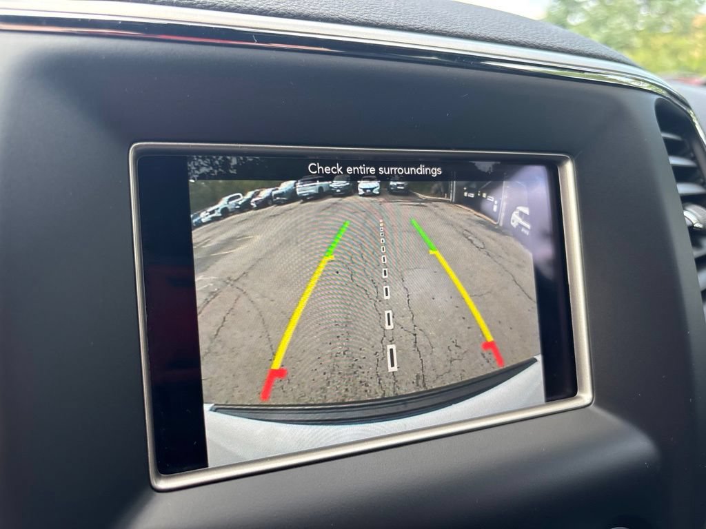 Used 2019 Jeep Grand Cherokee Laredo AWD/4WD image 25