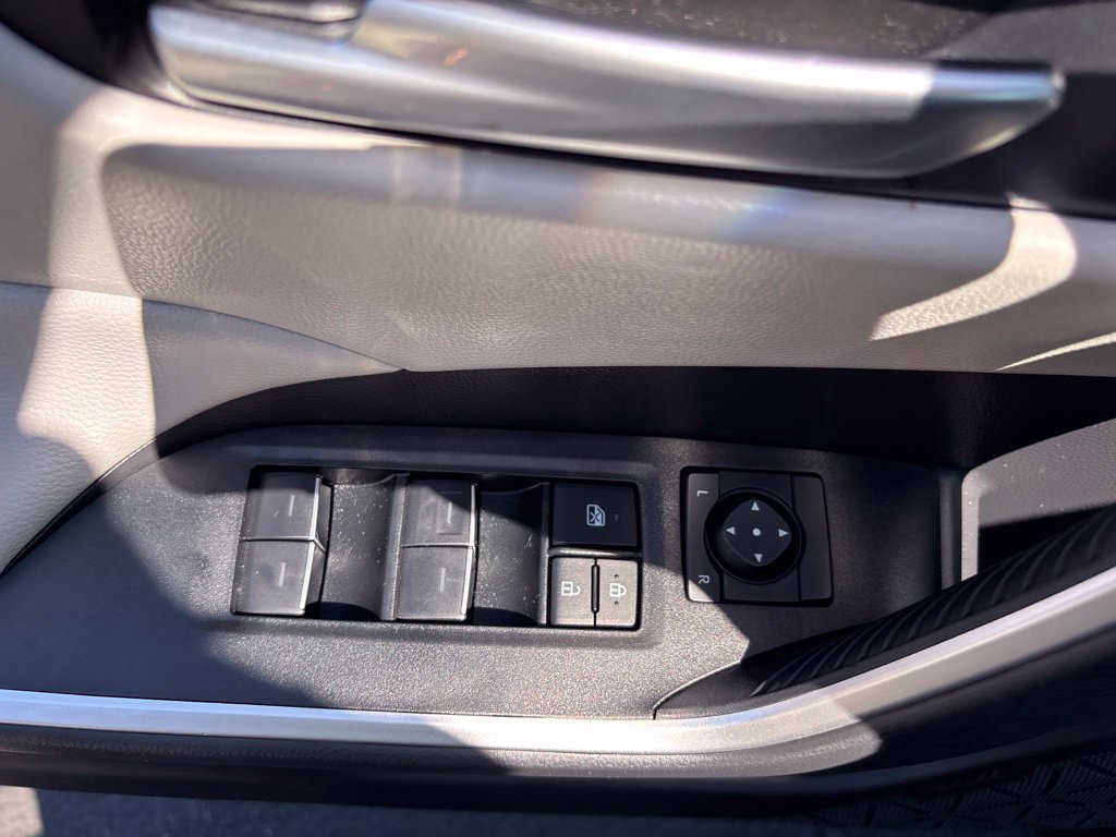 Used 2025 Toyota RAV4 XLE w/ Convenience Package FWD image 20