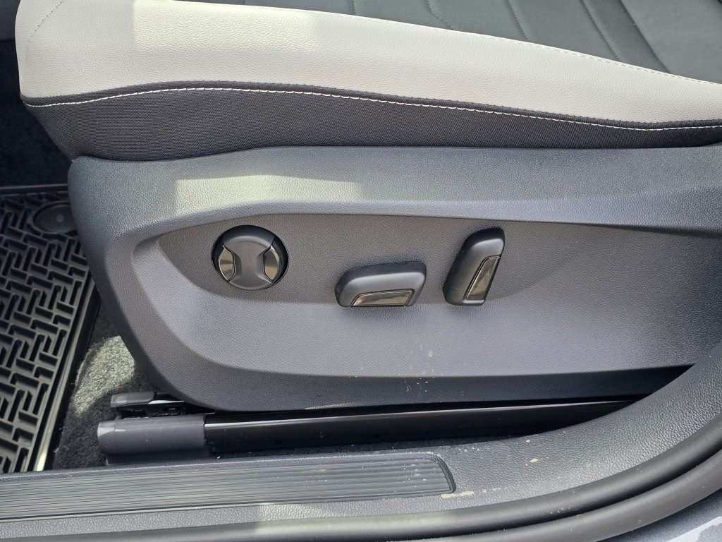New 2026 Volkswagen Taos SE AWD/4WD image 21