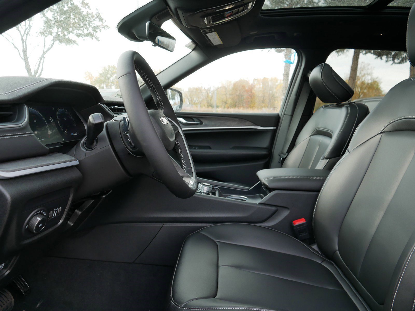 New 2025 Jeep Grand Cherokee L Limited w/ Black Appearance Package image 8