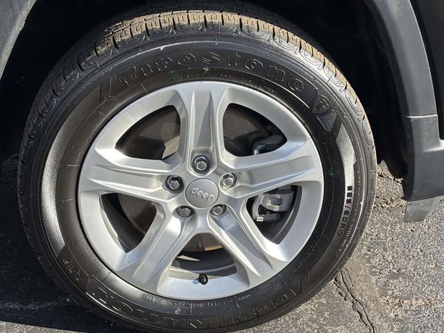 Used 2023 Jeep Compass Sport image 30