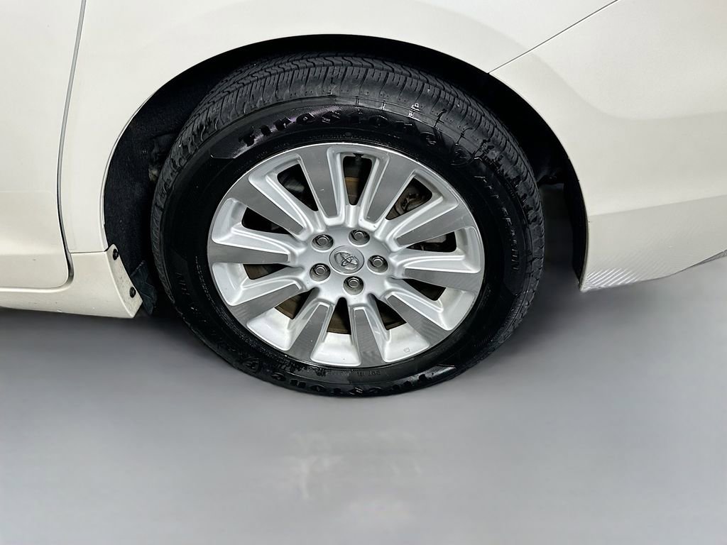 Used 2015 Toyota Sienna XLE Premium image 33