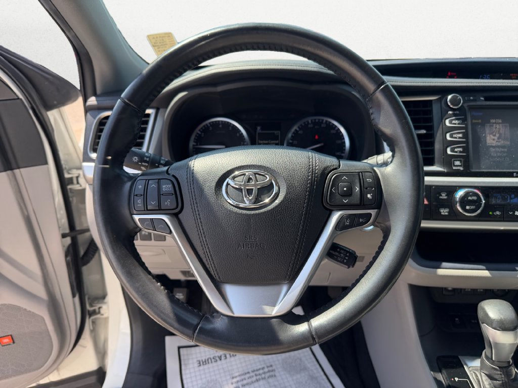 Used 2019 Toyota Highlander Limited FWD image 12