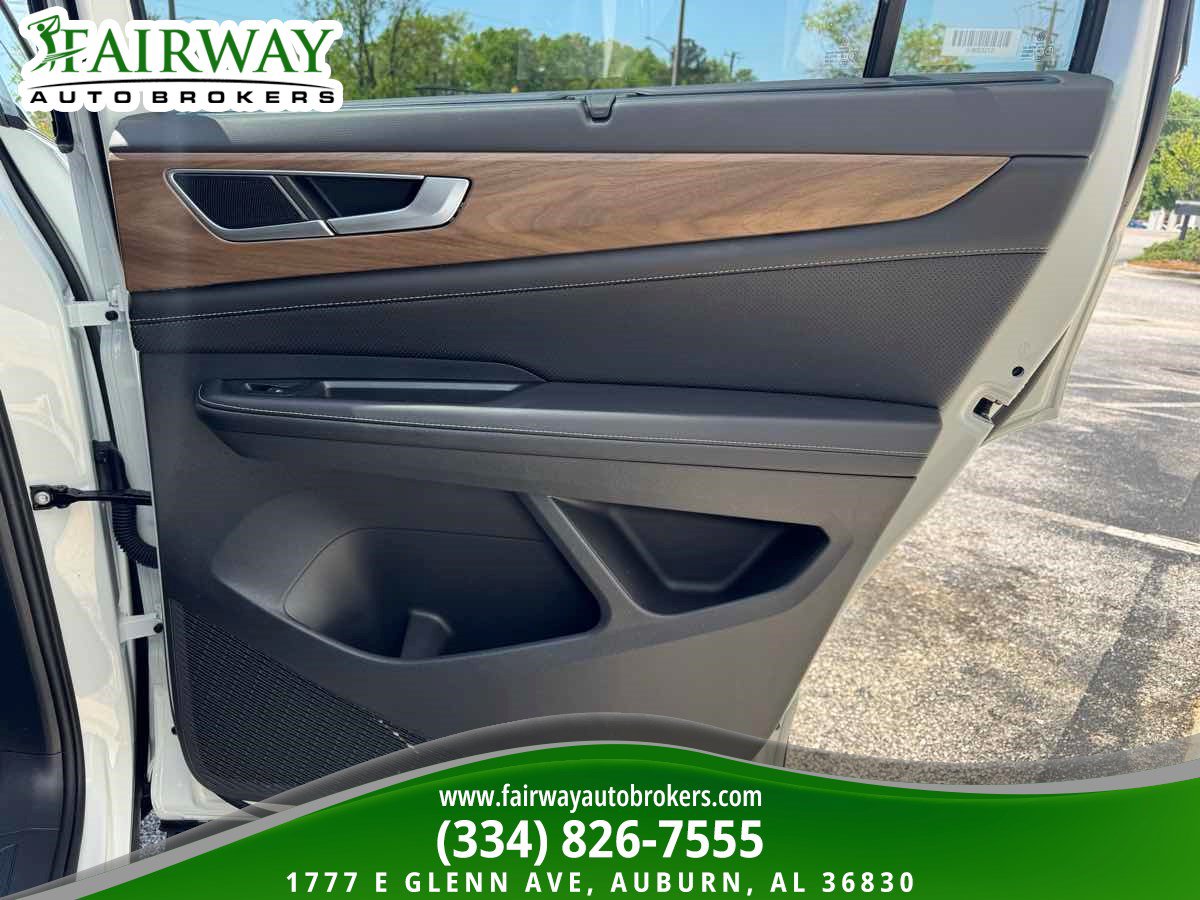 Used 2025 Volkswagen Atlas SE AWD/4WD image 32